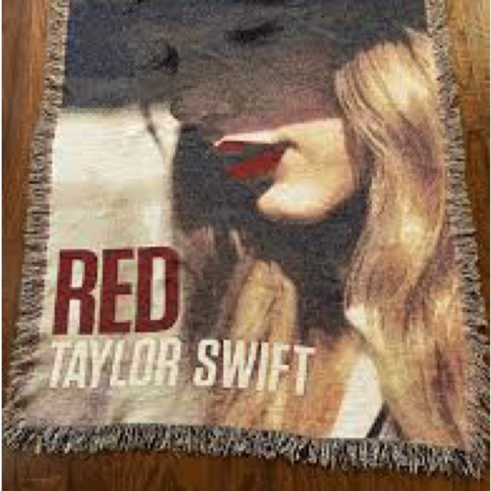 Taylor swift RED tapestry